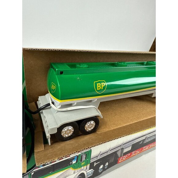 Vintage Bp 1992 Limited Edition 1:24 Remote Control Toy Tanker Truck Not tested - Picture 4 of 8